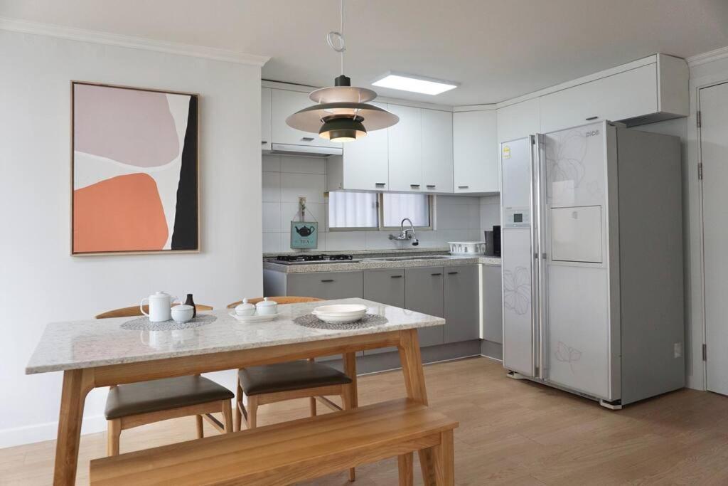 Hongdae Sunlight House-3room2bath Holiday home